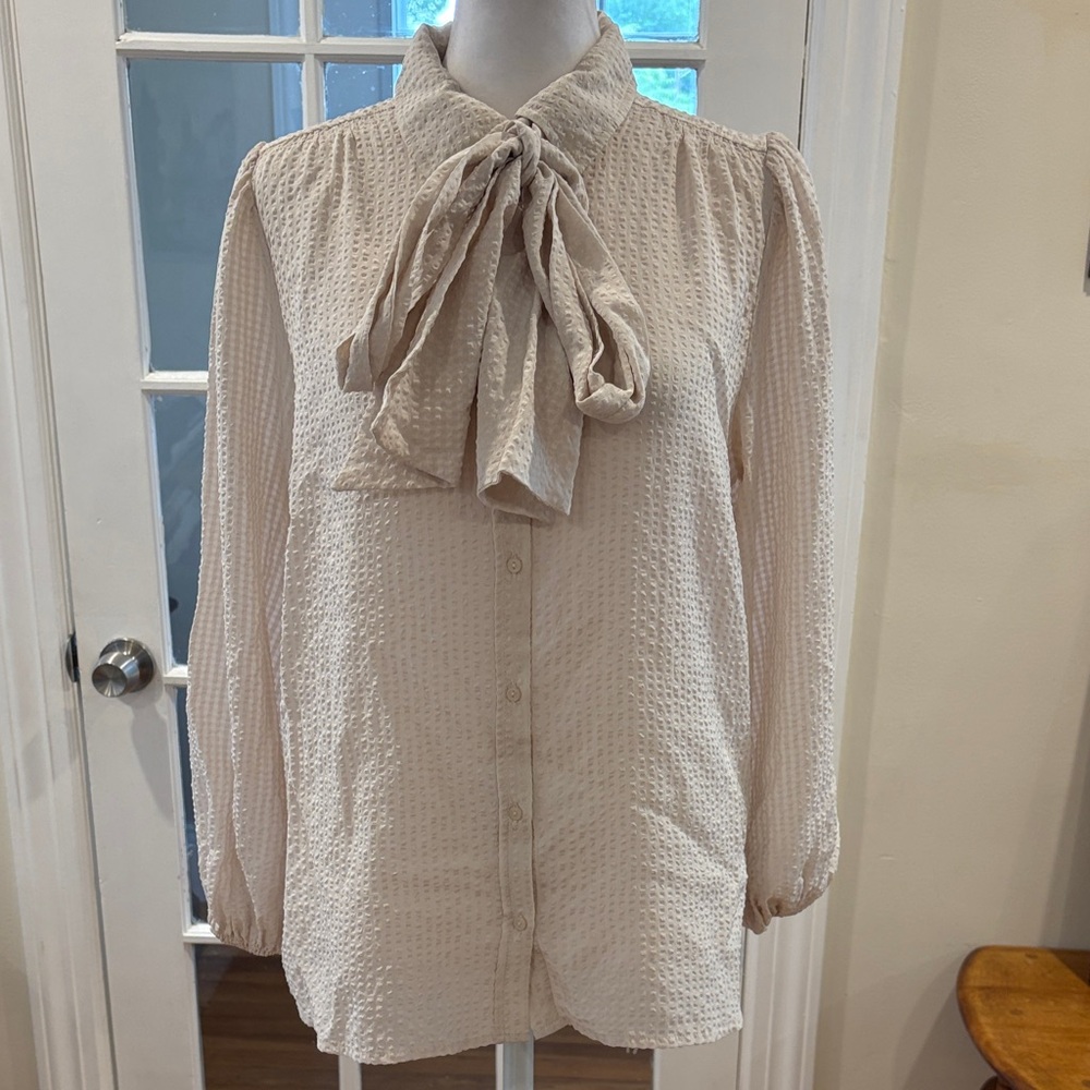 Part Two Women’s Cream Textured Tie-Neck Blouse. Size S